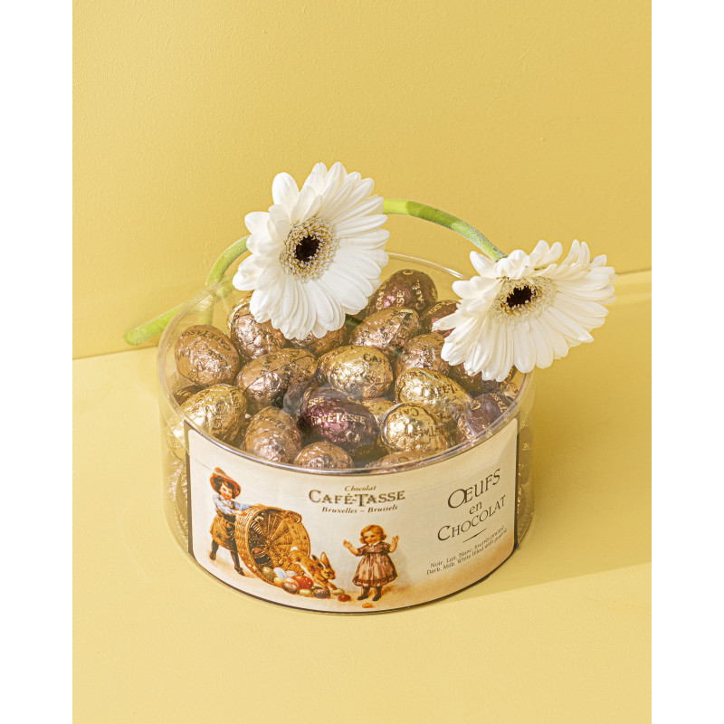 Geassorteerde chocolade-eieren, donker, melk, witte praline