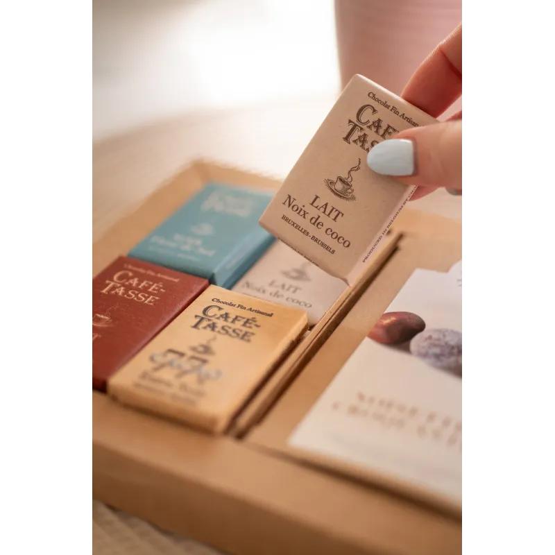 Mix geschenkdoos – 16 mini-tabletten, 2 repen & omhulde hazelnoten 314 g – foto 3