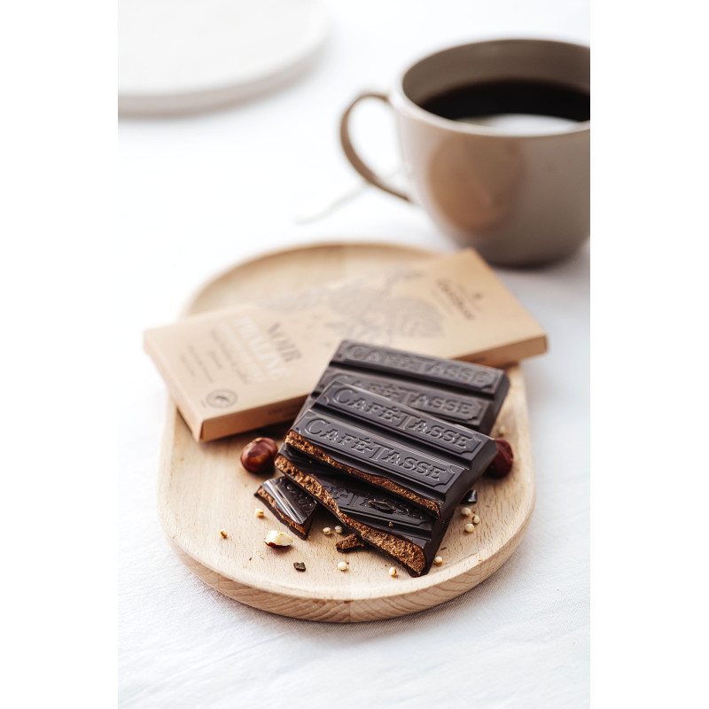 Milk chocolate family bar with pistachio praline and puffed rice