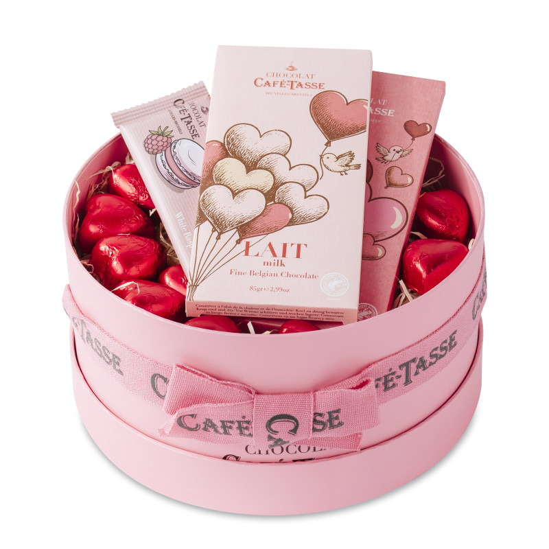 Open Café-Tasse LOVE pink hat box: LOVE bars, praline hearts and Petite Gourmande