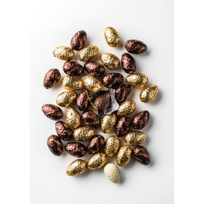 Geassorteerde chocolade-eieren, donker, melk, witte praline