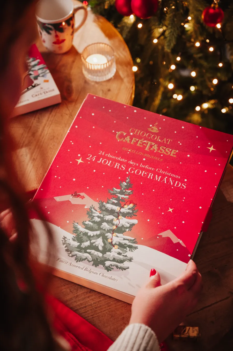 Opening the windows of the Café-Tasse chocolate Advent calendar