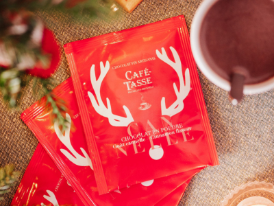Café-Tasse cinnamon cocoa dressed in its finest for the holidays